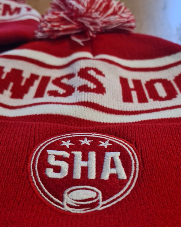 Hockey-Pom-Beanie-red